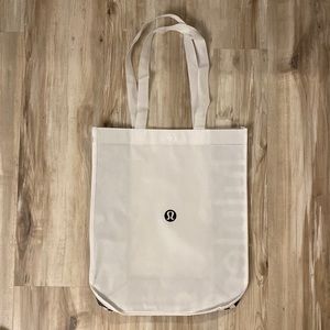 ❤️ Large new white and black lululemon bag NWOT